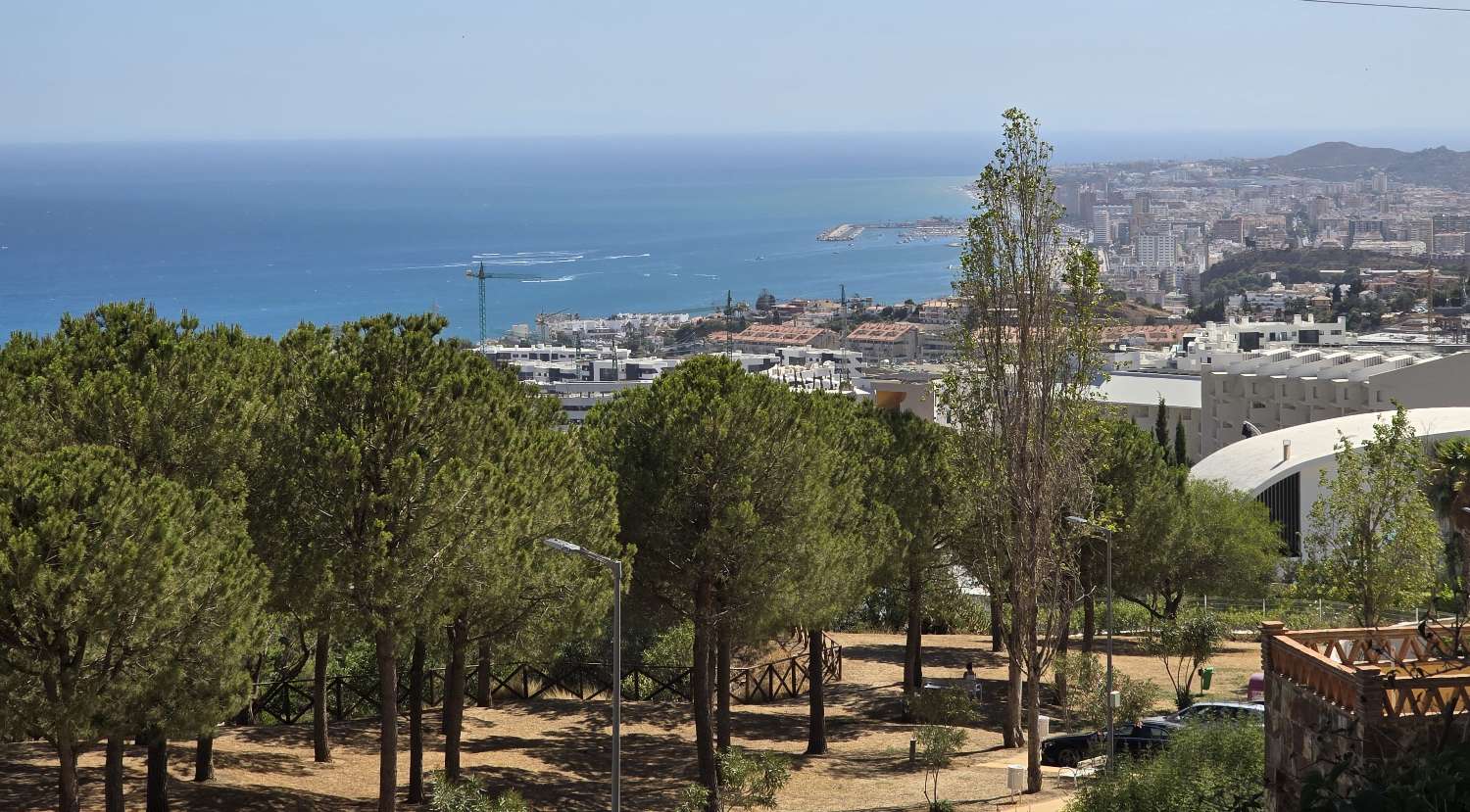 ATICO CON VISTAS AL MAR. GRAN TERRAZA, PISCINA Y PARKING EN URB PRIVADA