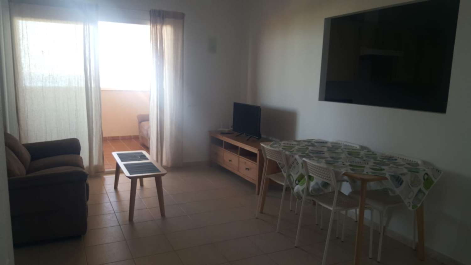 APARTAMENTO CON GRAN TERRAZA Y VISTAS AL MAR, PISCINAS, JARDIN Y PARKING PRIVADO