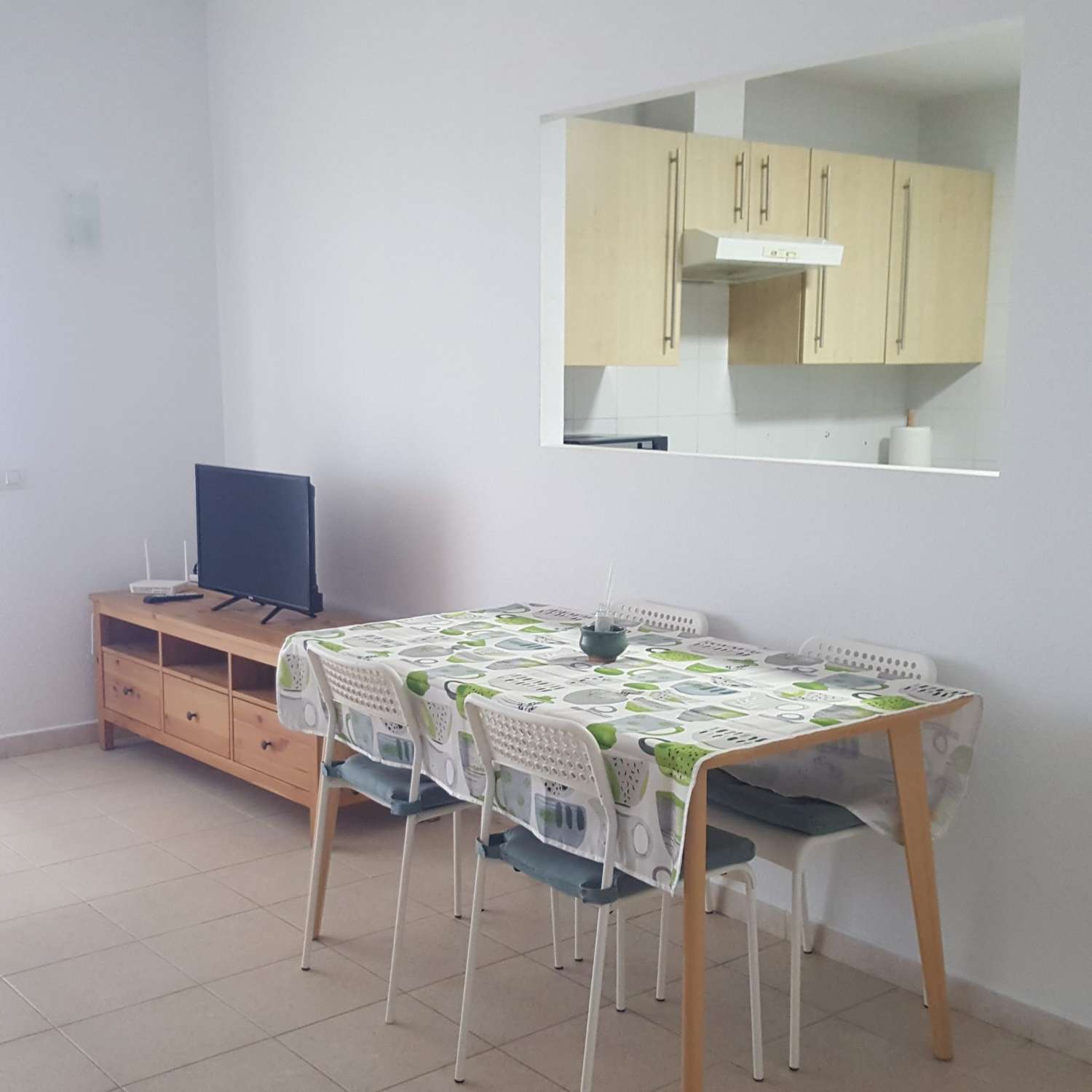 APARTAMENTO CON GRAN TERRAZA Y VISTAS AL MAR, PISCINAS, JARDIN Y PARKING PRIVADO