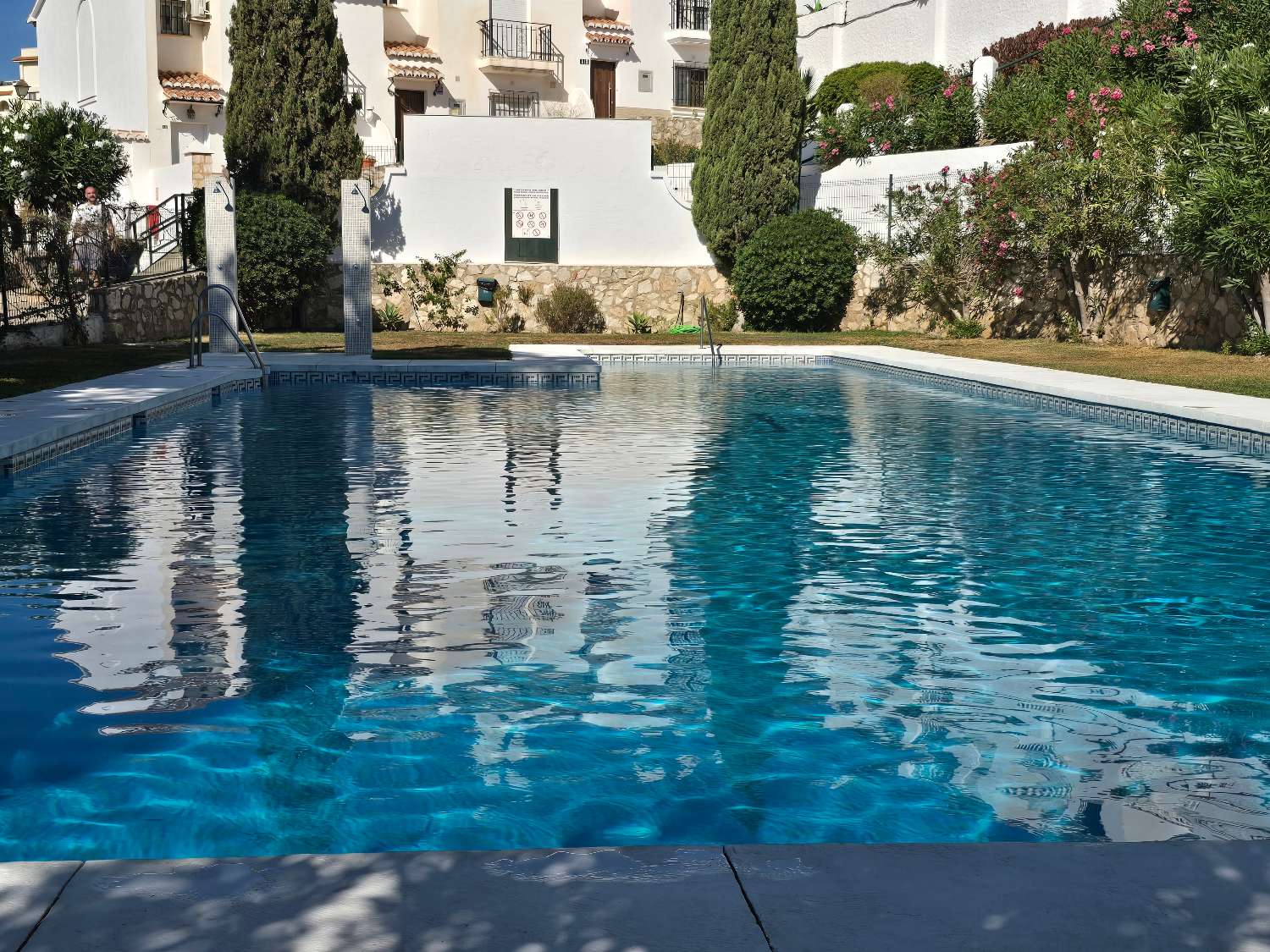 TORREQUEBRADA BENALMADENA APPARTEMENT MET GROOT TERRAS EN UITZICHT OP ZEE, ZWEMBAD EN TUIN NAAST DE GOLFCURSUS