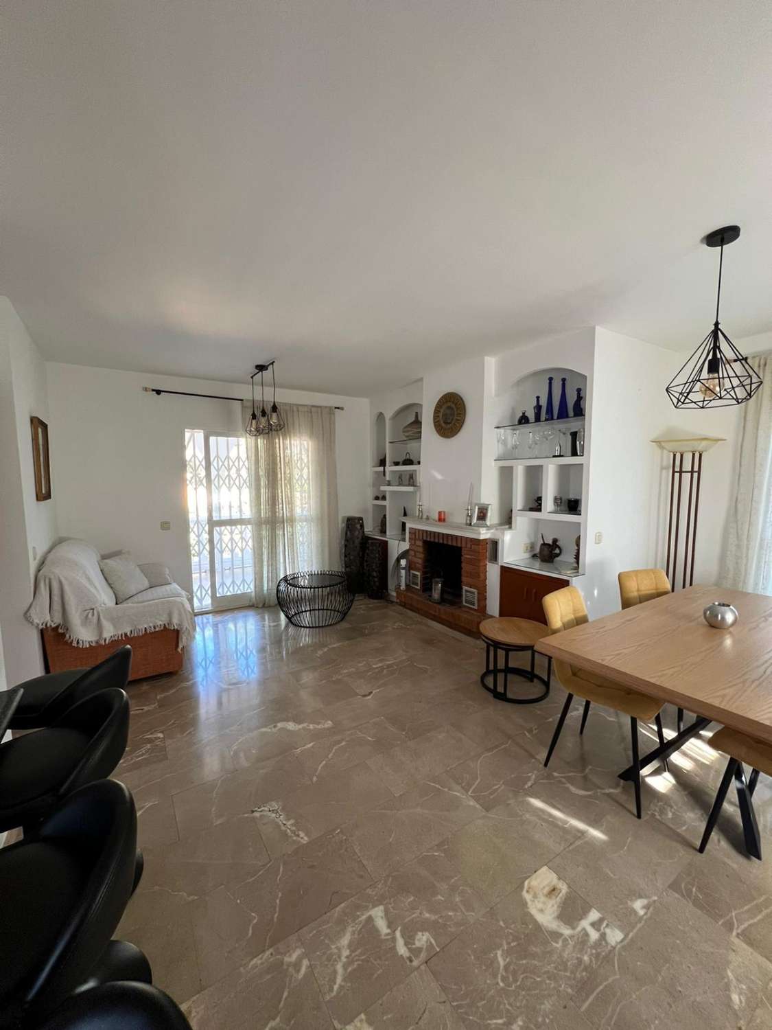 TORREQUEBRADA BENALMADENA APPARTEMENT MET GROOT TERRAS EN UITZICHT OP ZEE, ZWEMBAD EN TUIN NAAST DE GOLFCURSUS