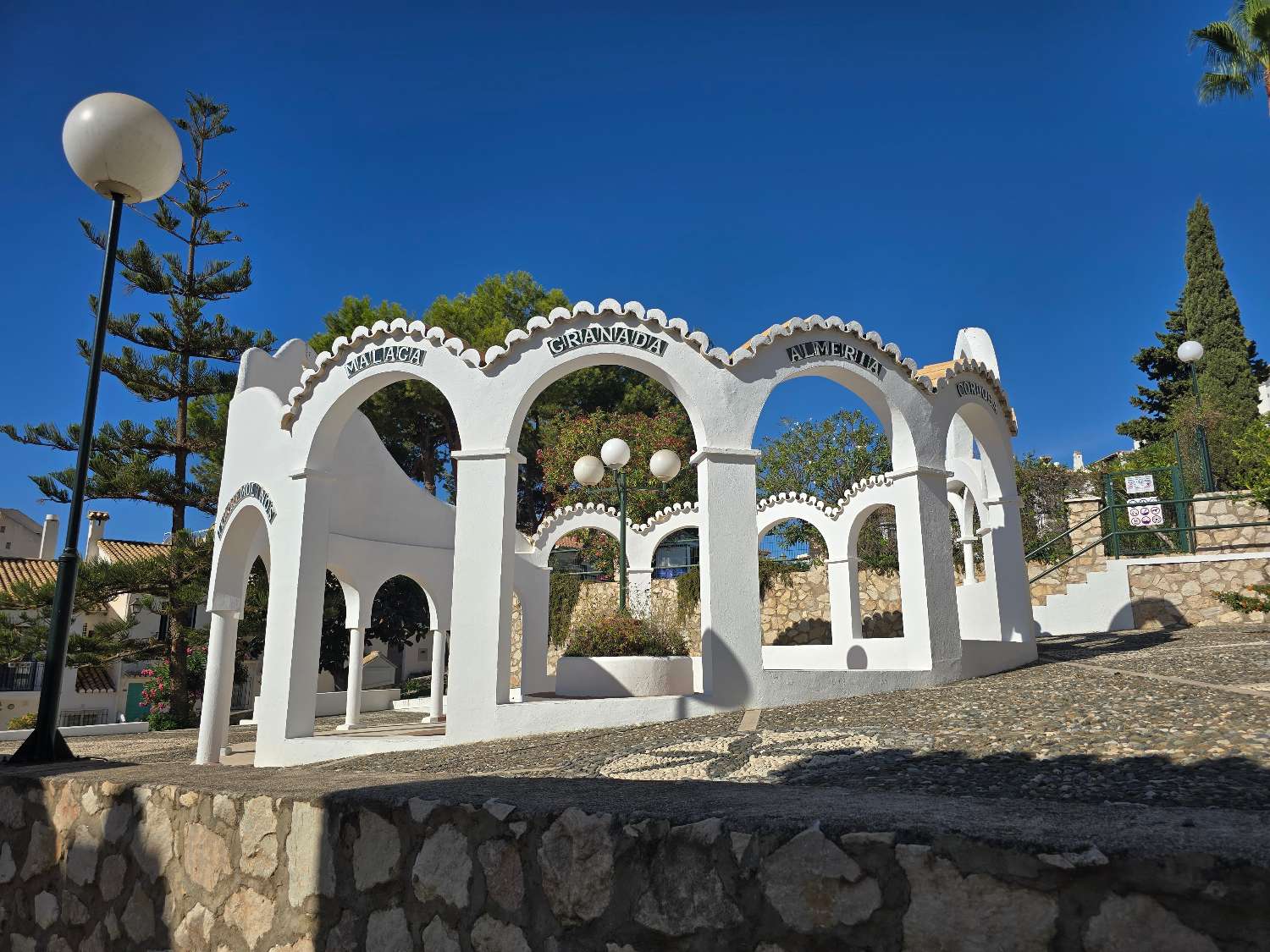 TORREQUEBRADA BENALMADENA APPARTEMENT MET GROOT TERRAS EN UITZICHT OP ZEE, ZWEMBAD EN TUIN NAAST DE GOLFCURSUS