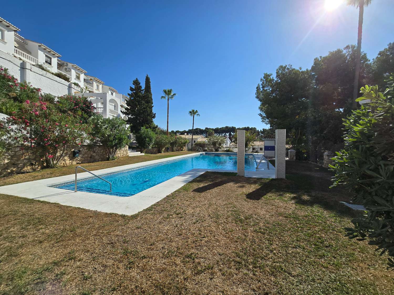TORREQUEBRADA BENALMADENA APPARTEMENT MET GROOT TERRAS EN UITZICHT OP ZEE, ZWEMBAD EN TUIN NAAST DE GOLFCURSUS